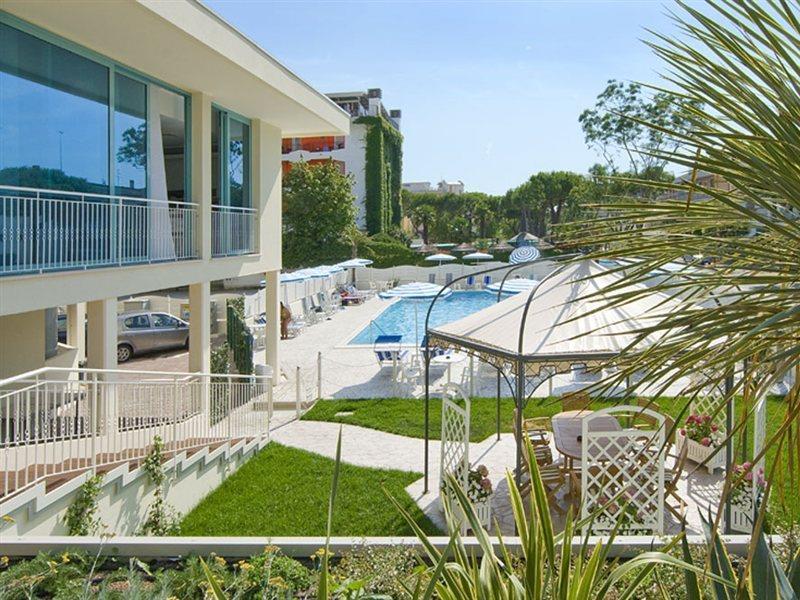 Hotel Bolivar Lido di Jesolo Exterior photo