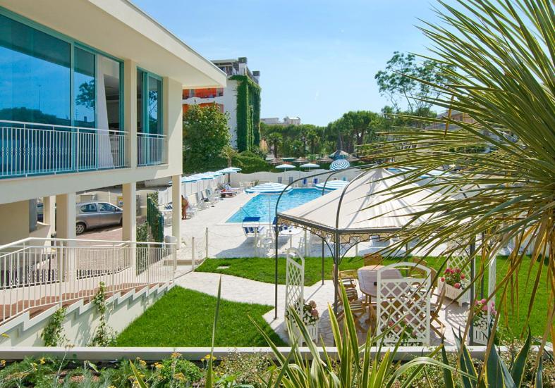 Hotel Bolivar Lido di Jesolo Exterior photo
